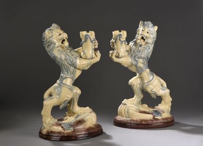 null Saint-Honoré les Bains
Pair of torch holders with lions
Yellow earthenware with...