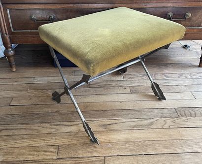 null Stool with metal base formed by two arrows. 
Green velvet upholstery. 
19th...