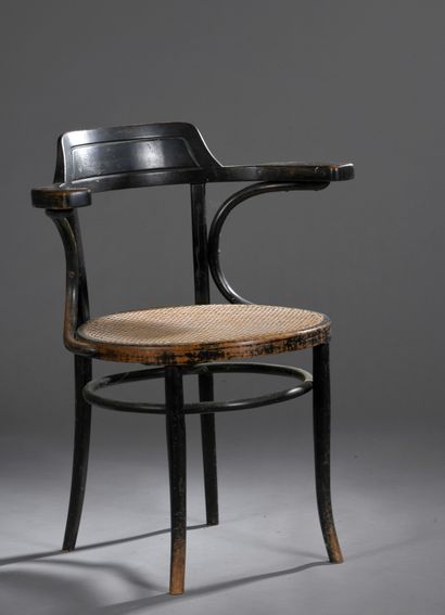 null Caned office chair in blackened bentwood.
Label of Kohn in Vienna.
Around 1900
84...