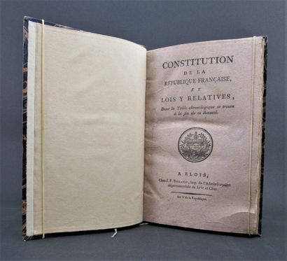 null Constitution de la République Française, et lois y relatives, dont la table...