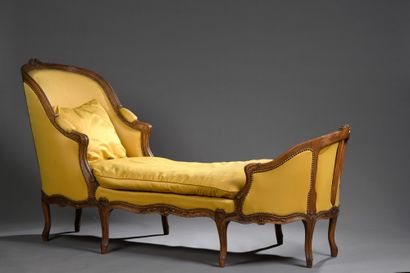 null Duchess in beech molded and carved with flowers. Backs in gondola. 
Six cambered...