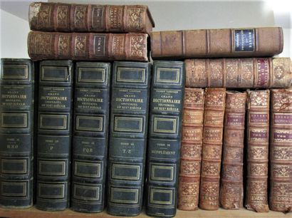 null Lot of dictionaries including the Larousse of the 19th century.