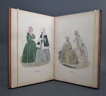 null Un siècle de modes féminines. 1794-1894. Paris, Charpentier, 1895. Petit in-8,...