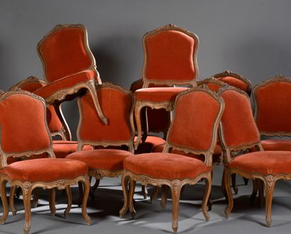 null Suite of twelve chairs with flat back in molded and carved beech.
Cambered and...