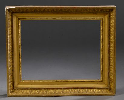 null Gilded wood frame decorated with friezes of palmettes.
Beginning of the XIXth...