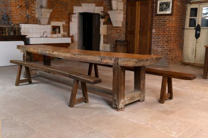 null Two benches in oak with four oblique feet.
One from the XVIIIth century
Height...