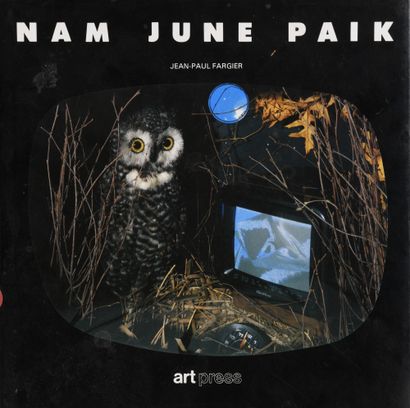 null Nam June PAIK (1932-2006)
Late late show, 1987
TV, vidéo, taxidermie, branches...