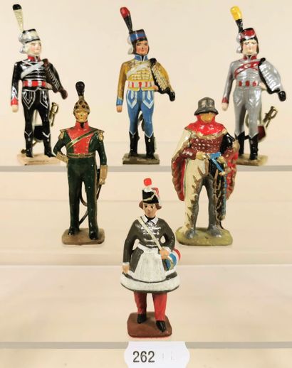 null G. VERTUNNI – 1950-1970 : Six figurines 13ème siècle – 1er Empire dont Hussard...