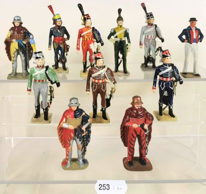 null G. VERTUNNI - 1950-1960 : Eleven figurines 13th century - 18th century - 1st...