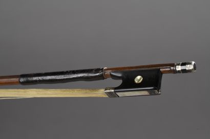 null Violin bow of the BAZIN school in all its main parts, unsigned, silver mounted,...