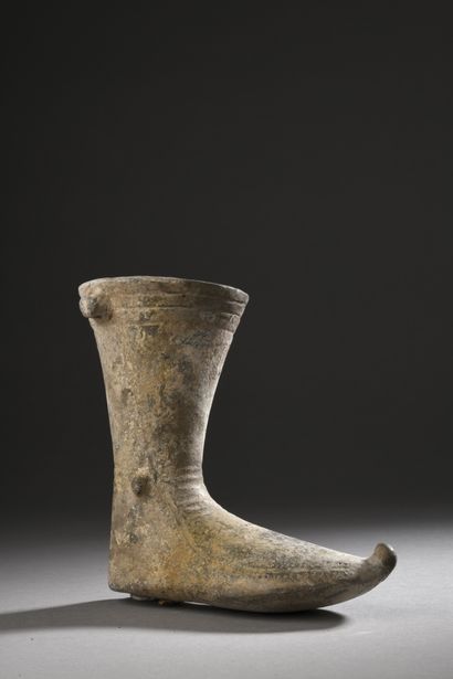 null RHYTON in the shape of a boot whose details are marked by incisions. 
Terracotta....