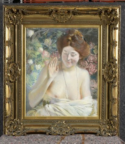 null Albert BESNARD (1849-1934)
Femme aux roses ou La Main levée, circa 1910
Pastel...