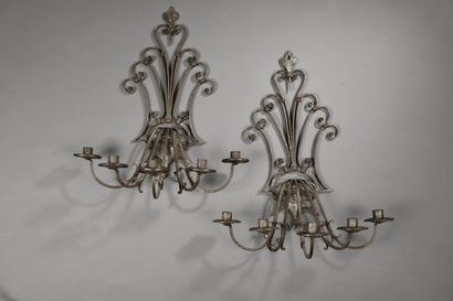 null PAIR OF WROUGHT IRON APPLIQUES with five arms of light. Plate with volutes....