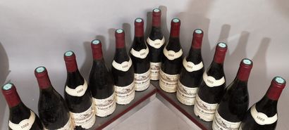 null 12 bouteilles VOLNAY "Santenots" 1988 - Daniel CHOUET CLIVET 
Étiquettes abîmées...