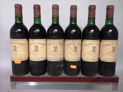 null 6 bouteilles Château CORDET 1983 -Margaux 
Étiquettes légèrement tachées. Niveaux...