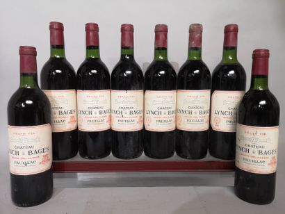 null 8 bouteilles Château LYNCH BAGES 1982 - 5e Gcc Pauillac 
Étiquettes légèrement...