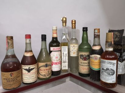 9 flacons ALCOOLS DIVERS 
EN L'ETAT