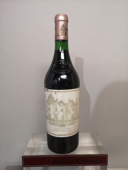 null 1 bouteille Château HAUT BRION 1983 - 1er Grand Cru Classé Graves 
Etiquette...