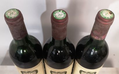 null 3 bouteilles Château LABEGORCE 1987 - Margaux 
Étiquettes légèrement tachées....