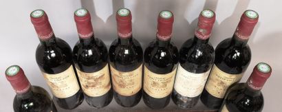null 8 bouteilles Château PETIT VILLAGE 1993 - Pomerol 
Étiquettes tachées et ab...
