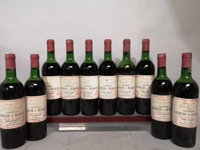 null 10 bouteilles Château LYNCH BAGES 1975 - 5e Gcc Pauillac 
Étiquettes tachées....