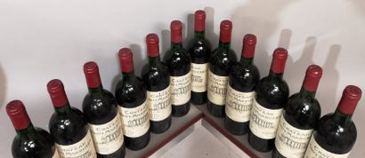 null 12 bouteilles Château HAUT MARBUZET 1992 - Saint Estèphe 
5 niveaux base goulot,...