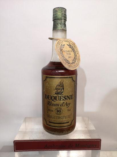 null 1 bottle 70cl RHUM Martinique "10 years old" - DUQUESNE 
Label slightly pit...