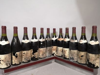 null 12 bouteilles POMMARD 1er Cru "Les Charmots" 1989 - PARIGOT Père Fils 
Étiquettes...