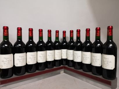 null 12 bouteilles Château du PEYRAT GODIN 1999 - Haut Médoc 
3 niveaux légèrement...