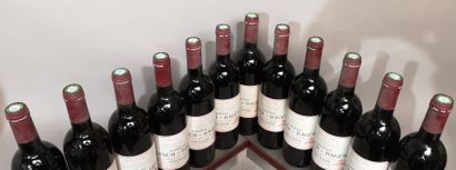 null 12 bouteilles Château LYNCH BAGES 1989 - 5e Gcc Pauillac 
Étiquettes légèrement...