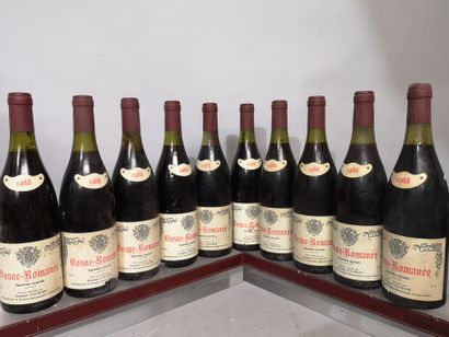 null 10 bouteilles VOSNE ROMANEE 1988 - Jacques FAUROIS 
Étiquettes légèrement tachées...