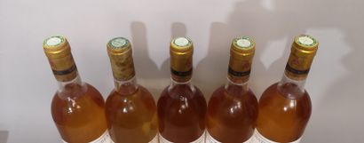 null 5 bouteilles Château BECHEREAU - Sauternes 4 de 1985 et 1 de 1986 
Étiquettes...