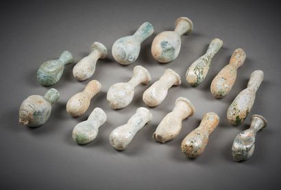 null Lot including 51 pieces:
-GLASS VIALS SIZE
Islamic art, 8th-10th century
Set...