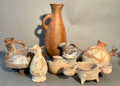 Lot including 7 pieces:
-TWO TERRACOTTA VASES...