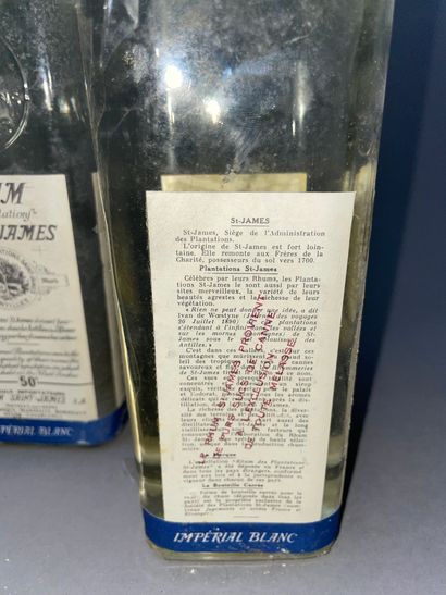 null 3 bouteilles de RHUM Saint James "Imperial Blanc"
Années 50 - 60. Capsule bleue....