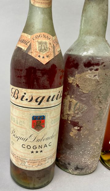 null 3 bouteilles :
Cognac MARTELL, Cognac Bisquit Dubouché, Rhum CLEMENT
En l'é...