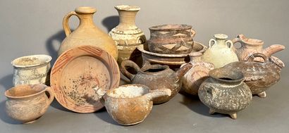 Lot including 14 pieces :
-Terracotta flask
-Terracotta...