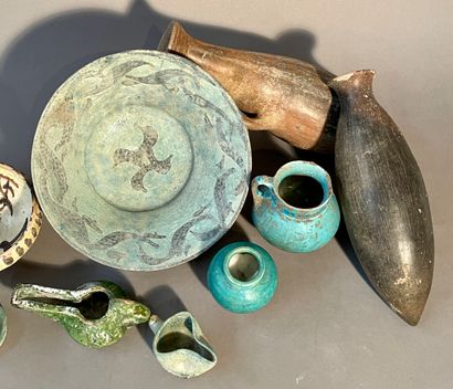 null Lot including 9 pieces :
-Small glazed ceramic jug, Islamic period
-Glazed ceramic...