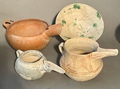 null Lot including 4 pieces:
-TERRACOTTA LIBATORY CUP 
Caspian, end of the 2nd millennium...