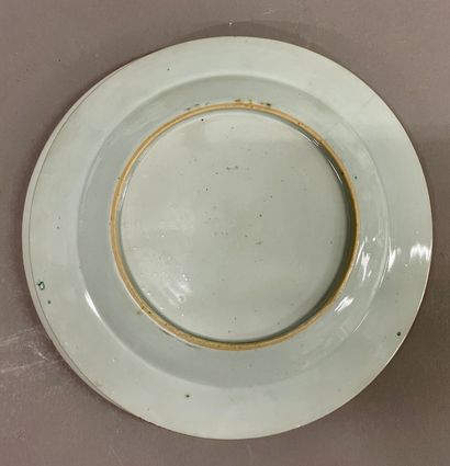 null Compagnie des Indes
Quatre assiettes en porcelaine à décor fleuri, d : 23 cm,...