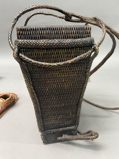 null Lot including: slippers, bag and basket
Work of North Africa