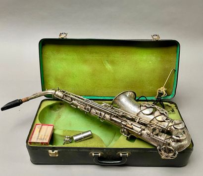 null Henri SELMER Paris
Super Action alto saxophone, 1949, New-York Elkhart, n°39218
In...