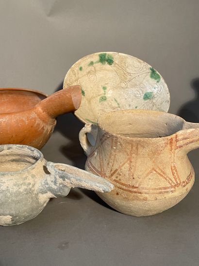 null Lot including 4 pieces:
-TERRACOTTA LIBATORY CUP 
Caspian, end of the 2nd millennium...