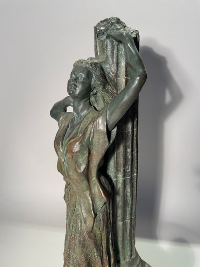 null C. MIRO (XXème siècle)
Femme à la colonne, 1995
Bronze à patine verte
Signé...