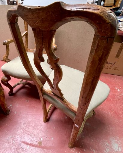 null An armchair and two chairs in molded and carved wood, openwork back
Old work...