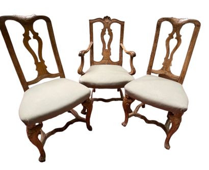 null An armchair and two chairs in molded and carved wood, openwork back
Old work...