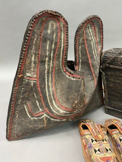 null Lot including: slippers, bag and basket
Work of North Africa