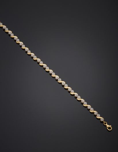 null Articulated bracelet in two-tone 18K gold 750‰, adorned with figure-of-eight...