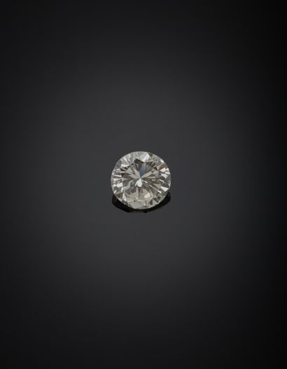 null Diamant sur papier, pesant 1 carat. 
Dim. env. 6,30 x 3,80 mm
Sans fluoresc...