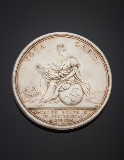 null Louis XV. Médaille : Naissance du Dauphin. 4 septembre 1729. Argent 72 mm. RÖG....
